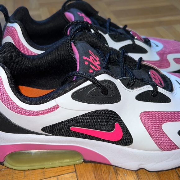 Nike 200 (W) Shoes - Picture 3 of 5